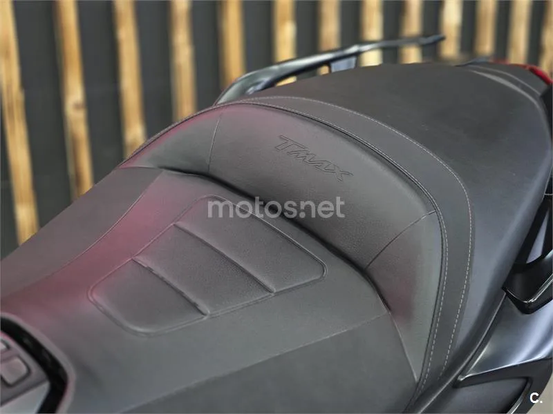 Yamaha TMAX 560 – Vista 32