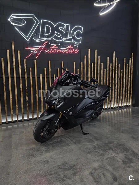 Yamaha TMAX 560 – Vista 40