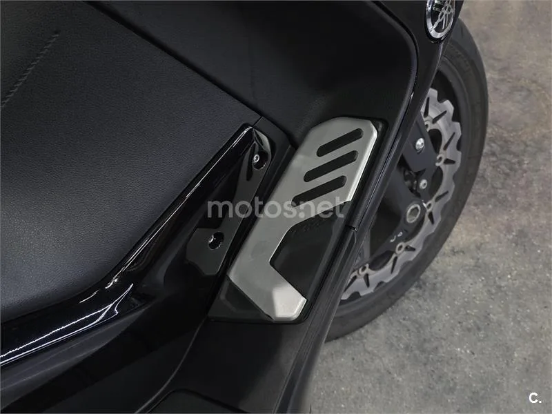 Yamaha TMAX 560 – Vista 8