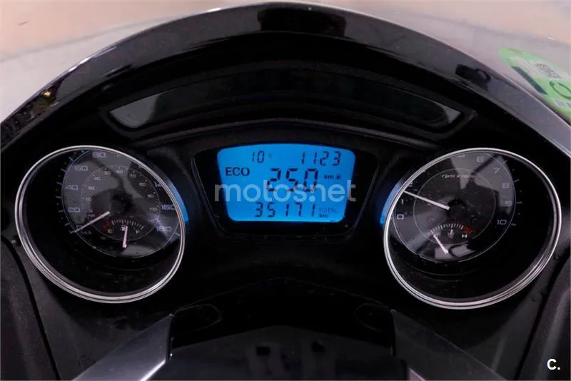 Piaggio X10 350 – Vista 16