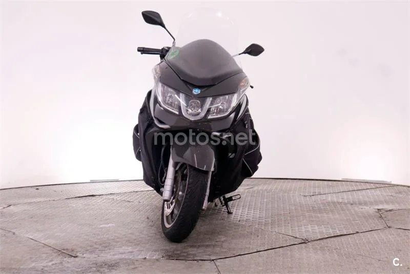 Piaggio X10 350 – Vista 3