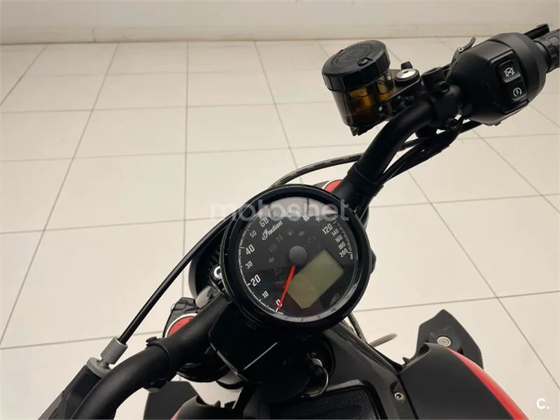 Indian FTR 1200 – Vista 16