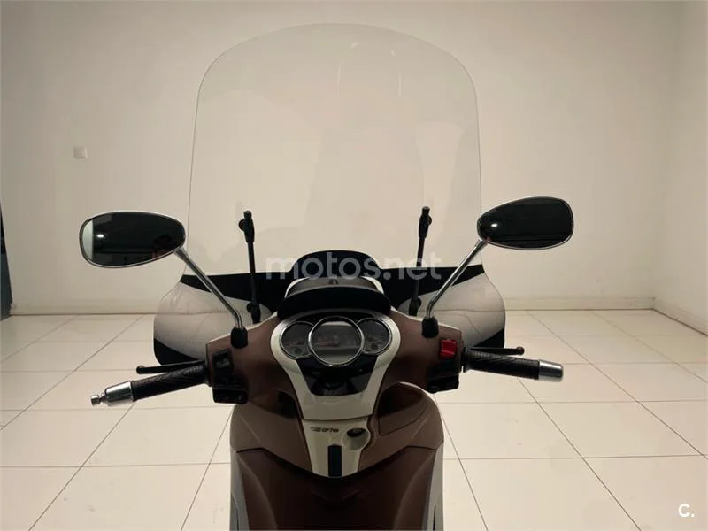 Piaggio Beverly 125 – Vista 12