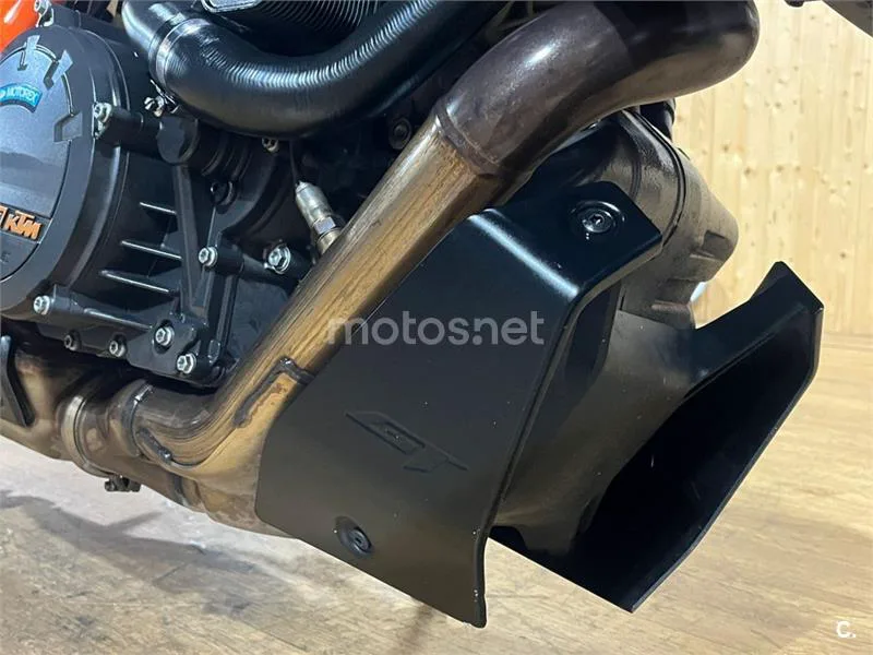 KTM 1290 Super Duke GT – Vista 12