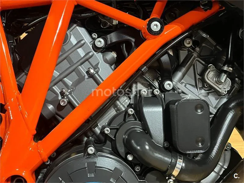 KTM 1290 Super Duke GT – Vista 16
