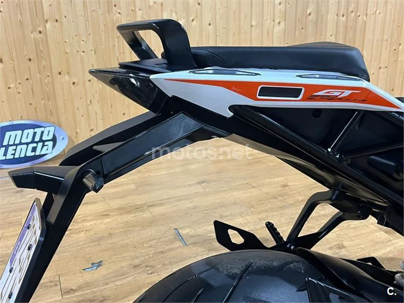 KTM 1290 Super Duke GT – Vista 23