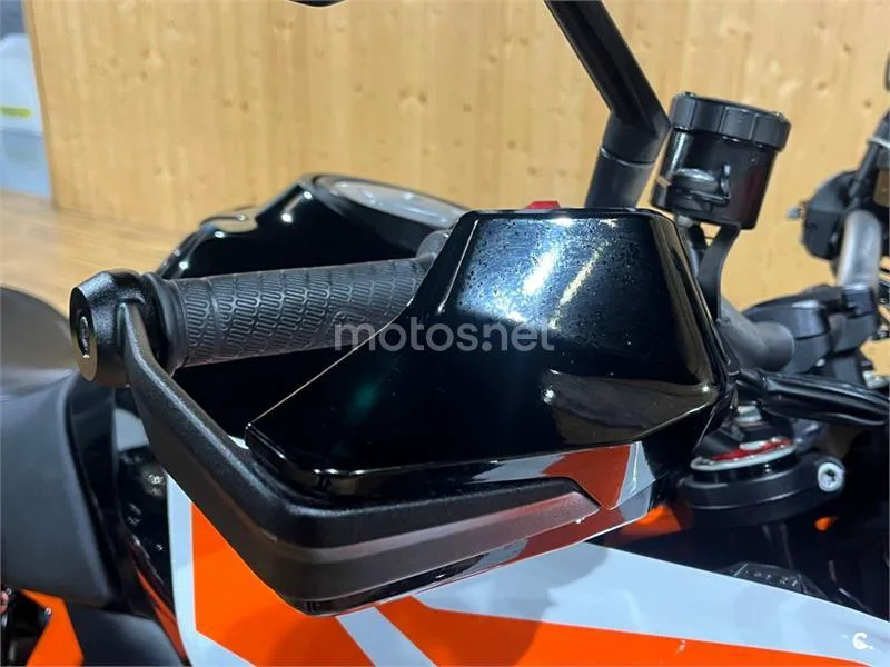 KTM 1290 Super Duke GT – Vista 24