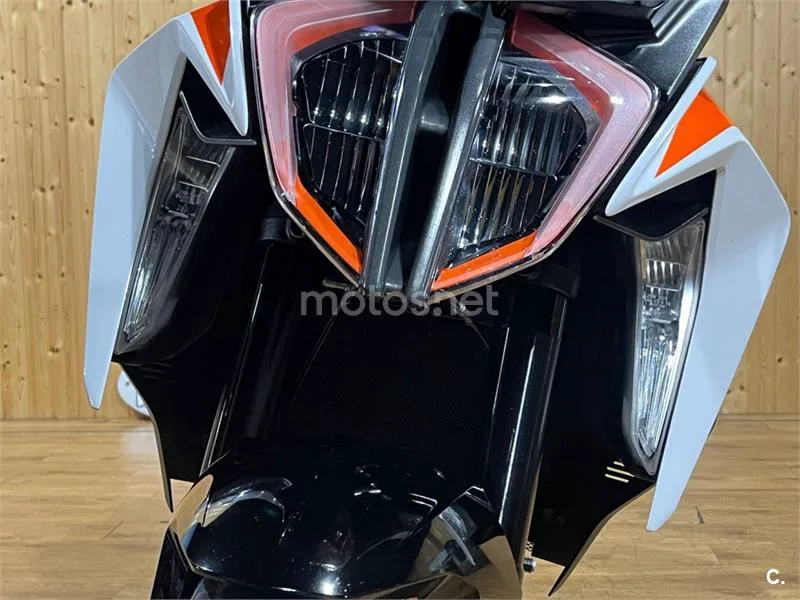 KTM 1290 Super Duke GT – Vista 30