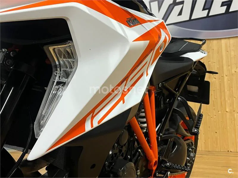 KTM 1290 Super Duke GT – Vista 33
