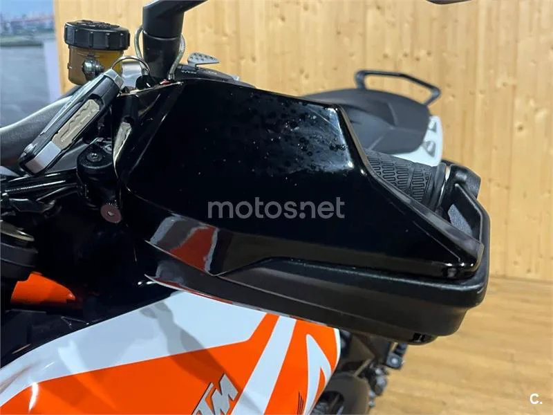 KTM 1290 Super Duke GT – Vista 43