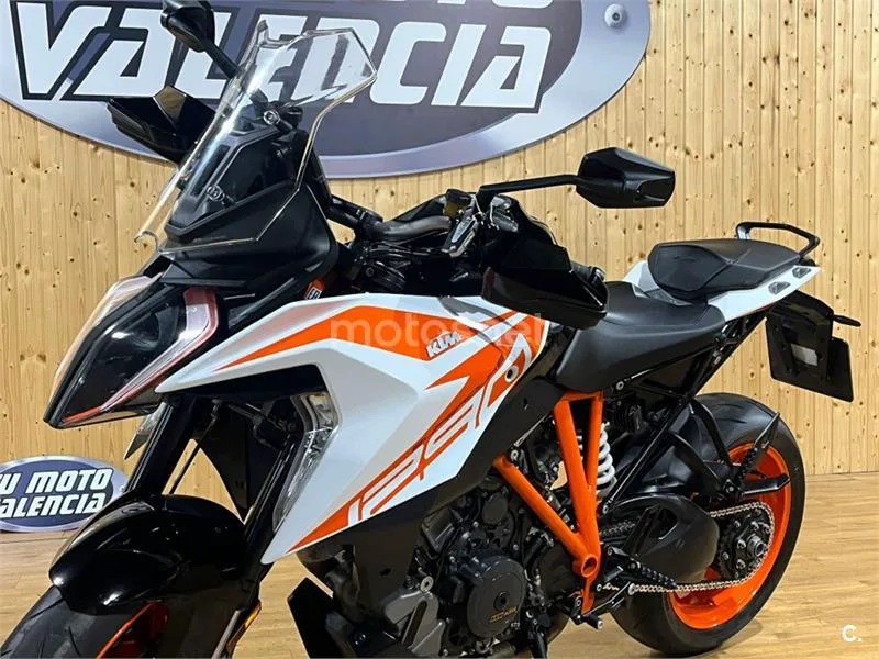KTM 1290 Super Duke GT – Vista 44
