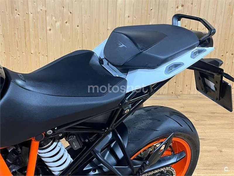 KTM 1290 Super Duke GT – Vista 45