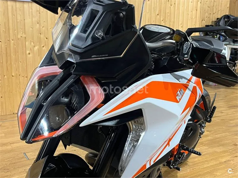 KTM 1290 Super Duke GT – Vista 46