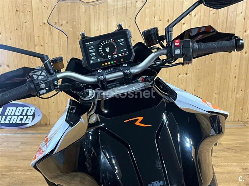 KTM 1290 Super Duke GT – Vista 61