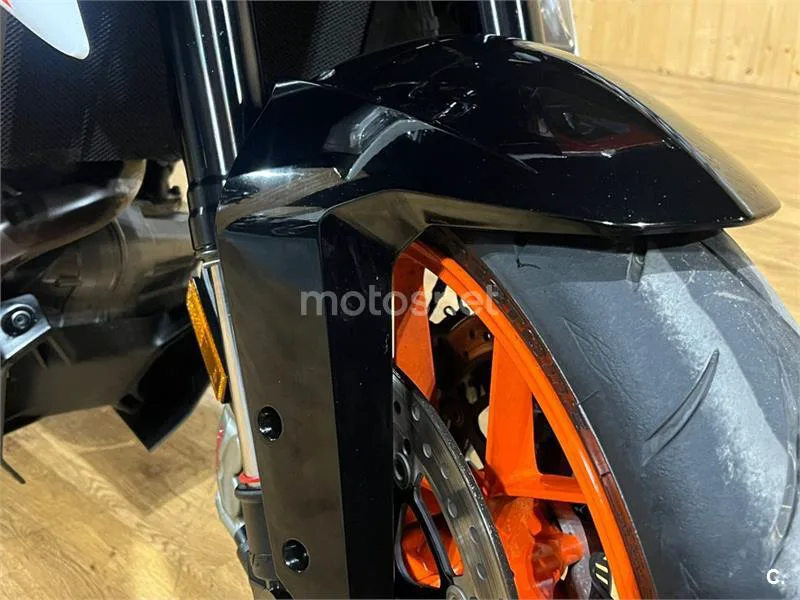 KTM 1290 Super Duke GT – Vista 10