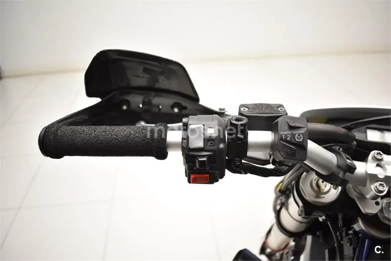 Husqvarna 701 Enduro – Vista 15