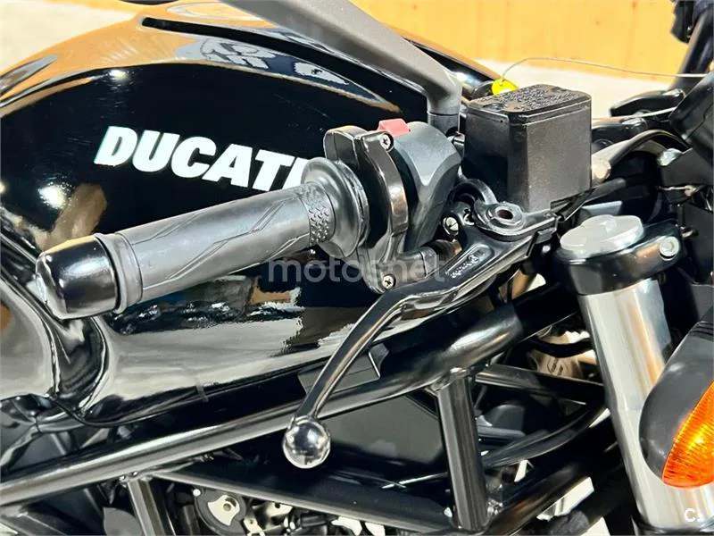 Ducati Monster 695 – Vista 24