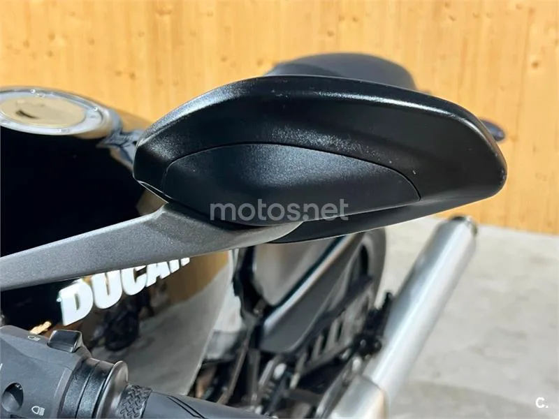 Ducati Monster 695 – Vista 34