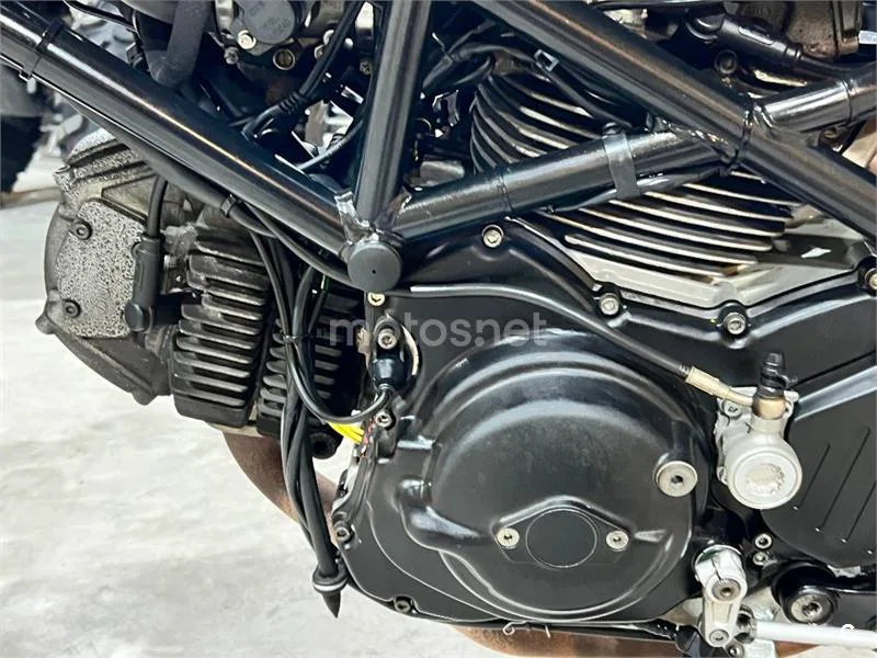 Ducati Monster 695 – Vista 38