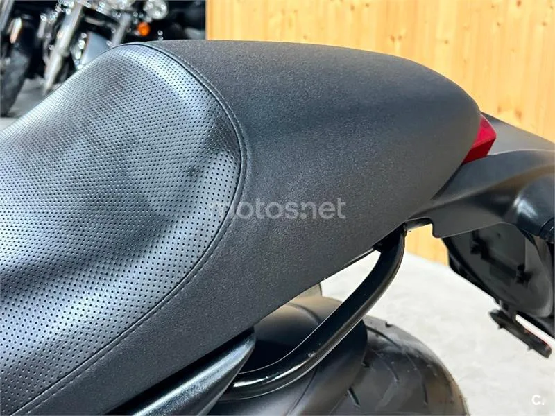 Ducati Monster 695 – Vista 40