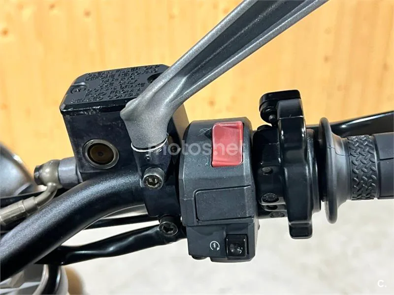 Ducati Monster 695 – Vista 53