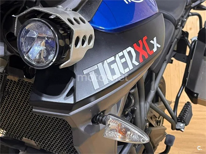 Triumph Tiger 800 XCX – Vista 50