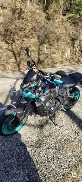 Yamaha MT-09 – Vista 16