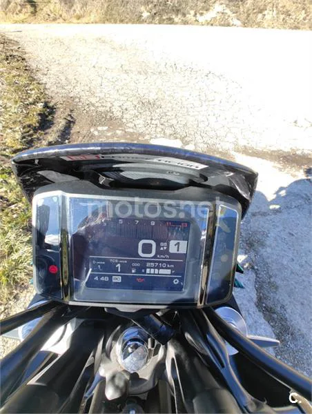 Yamaha MT-09 – Vista 32