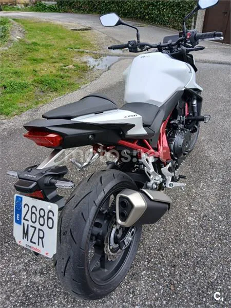 Honda CB 750 – Vista 11