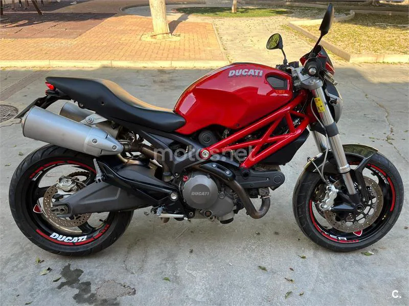 Ducati Monster 696 – Vista 2