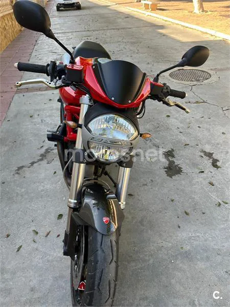 Ducati Monster 696 – Vista 3