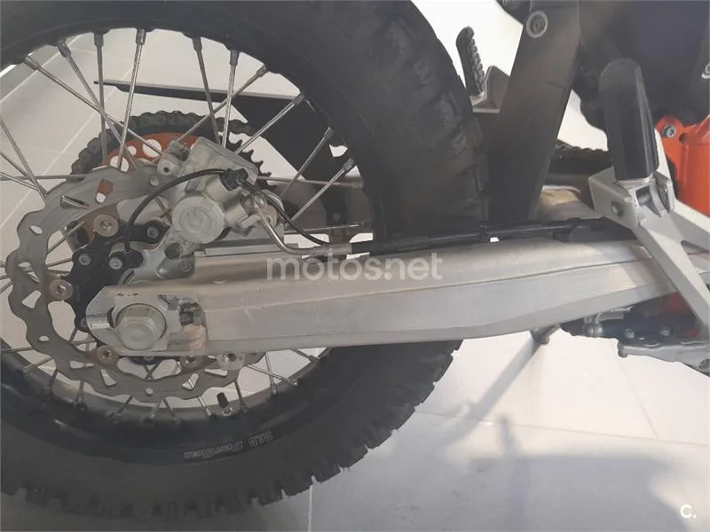 KTM 690 Enduro R – Vista 6