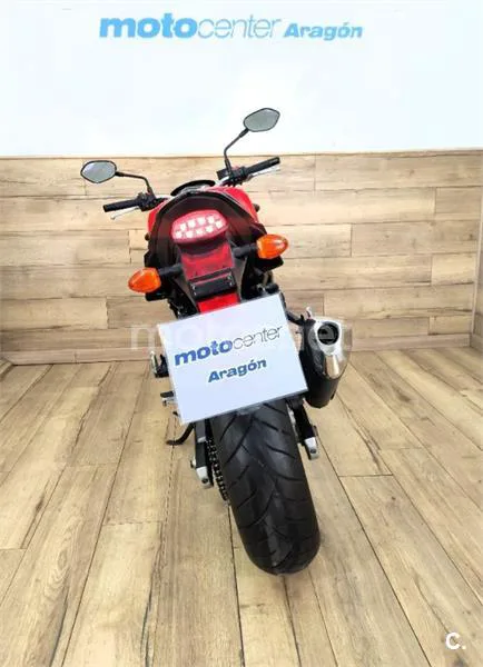 Suzuki GSR 750 – Vista 14