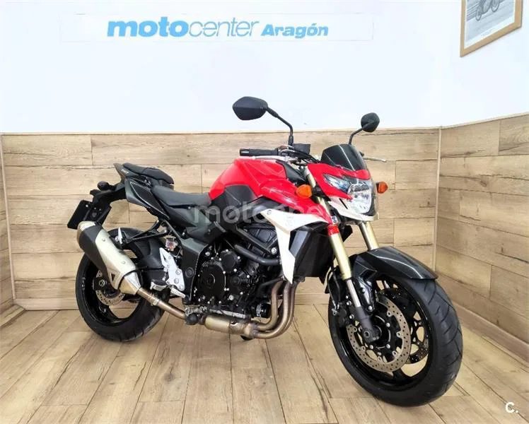 Suzuki GSR 750 – Vista 3