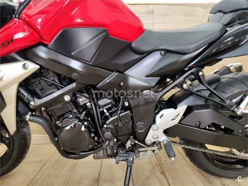 Suzuki GSR 750 – Vista 9