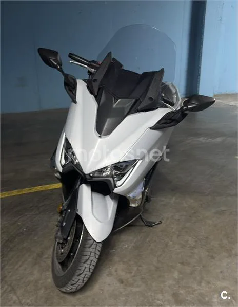 Yamaha TMAX – Vista 2