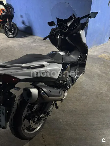 Yamaha TMAX – Vista 3