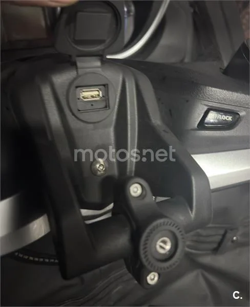 Yamaha TMAX – Vista 6
