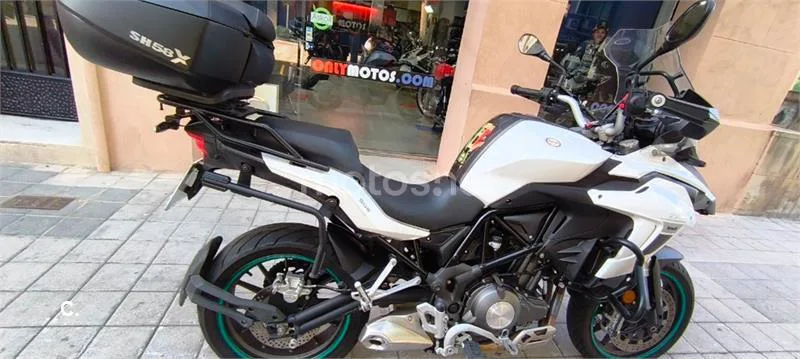 Benelli TRK 502 – Vista 47