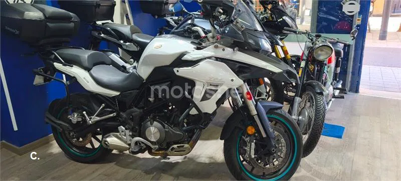 Benelli TRK 502 – Vista 70