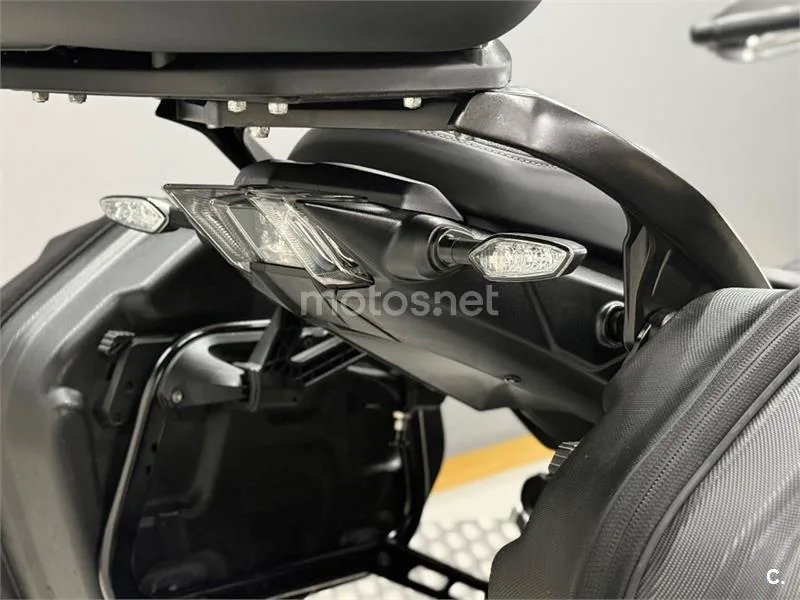 Yamaha Niken – Vista 12