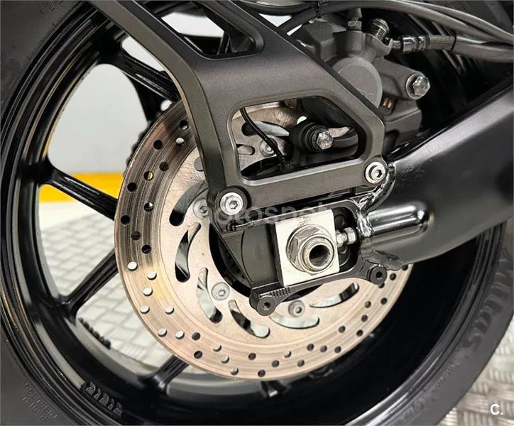 Yamaha Niken – Vista 13