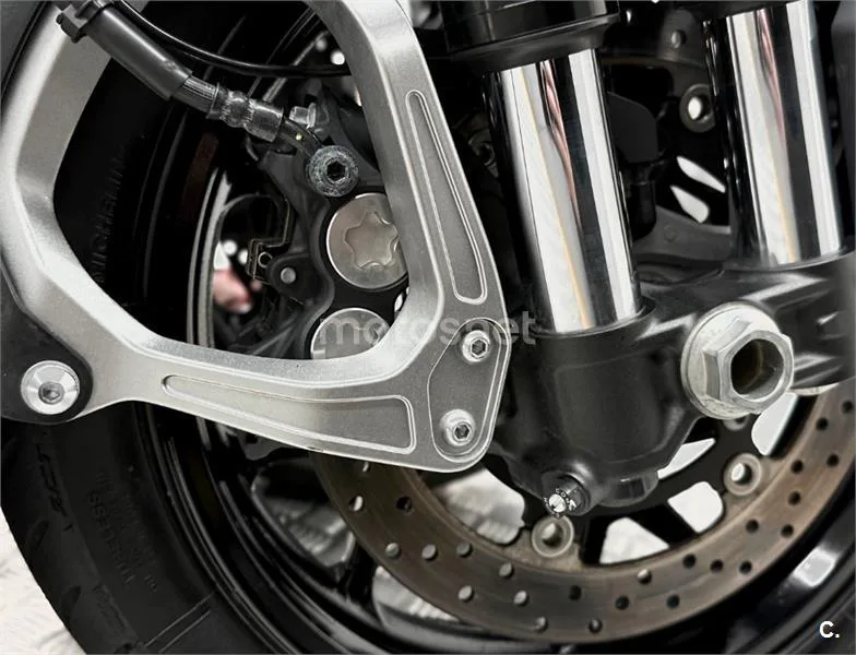 Yamaha Niken – Vista 14