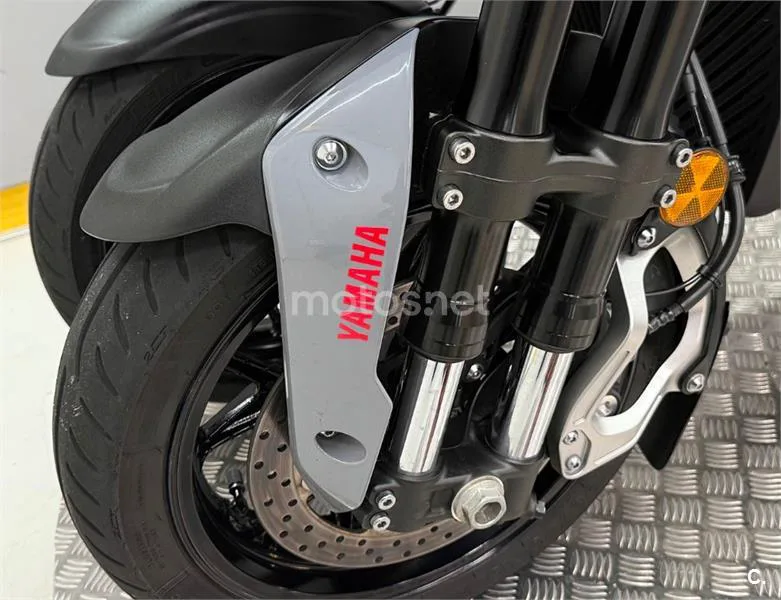 Yamaha Niken – Vista 15