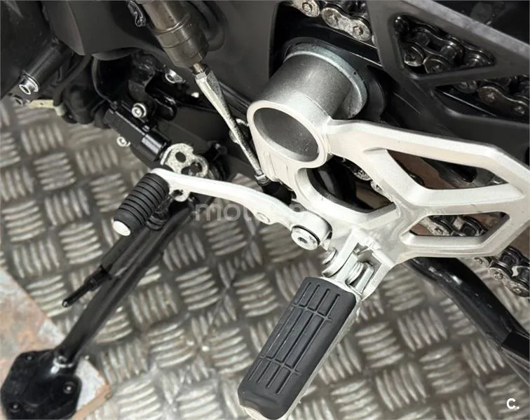Yamaha Niken – Vista 17