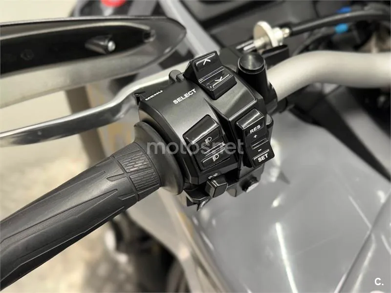 Yamaha Niken – Vista 3