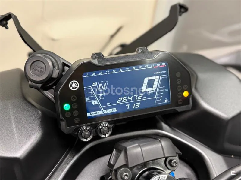 Yamaha Niken – Vista 5