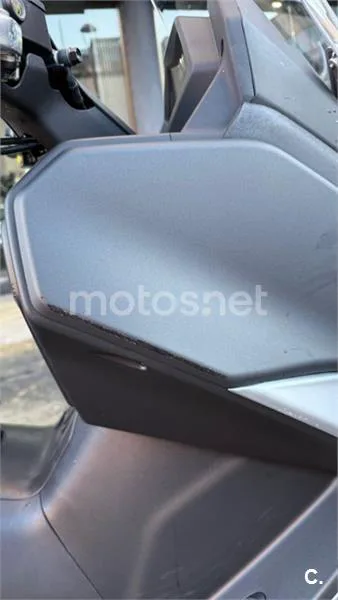 SYM Maxsym 400 – Vista 12