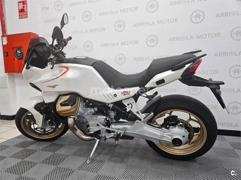 Moto Guzzi V100 Mandello – Vista 3