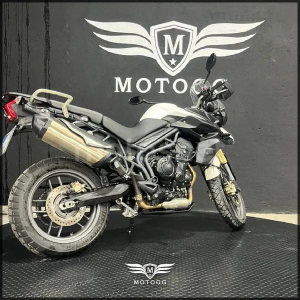 Triumph Tiger 800 – Vista 7